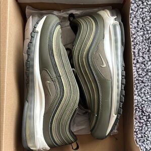 Nike Green Sneakers Modern Design